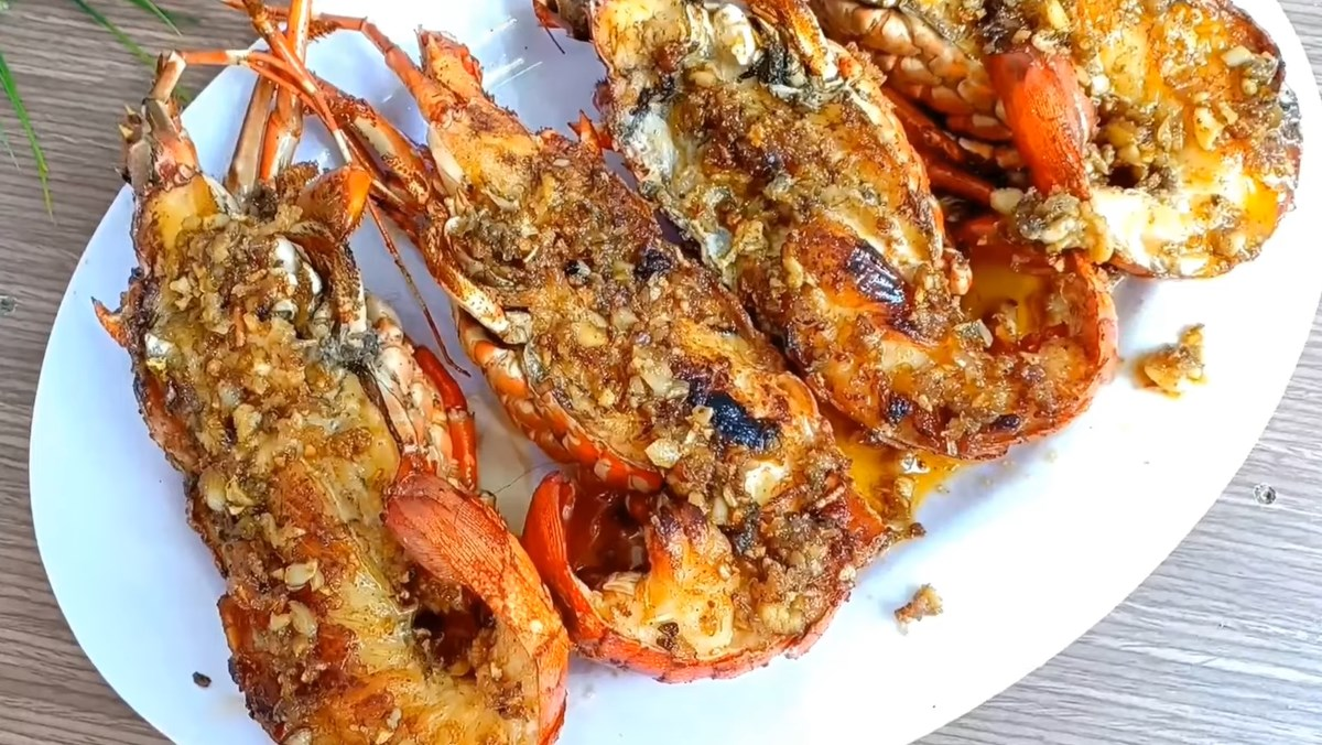 Tôm hùm xào bơ tỏi