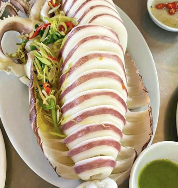 Mực lá hấp sả gừng