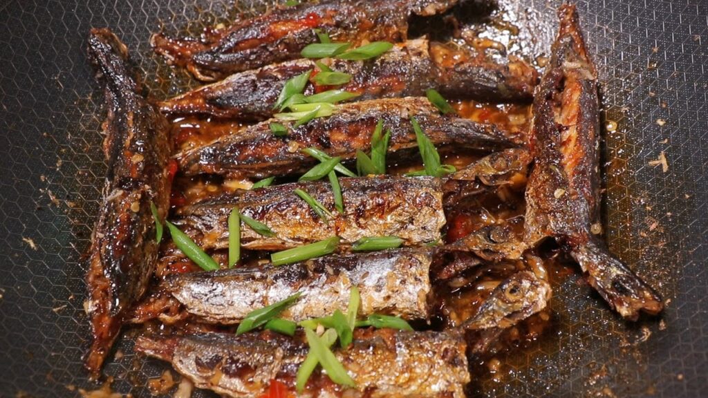 Cá nục chiên giòn ngon