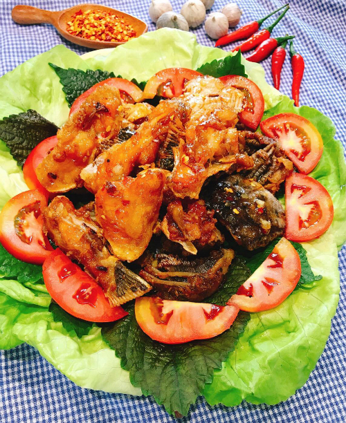 Đầu cá hồi chiên nước mắm