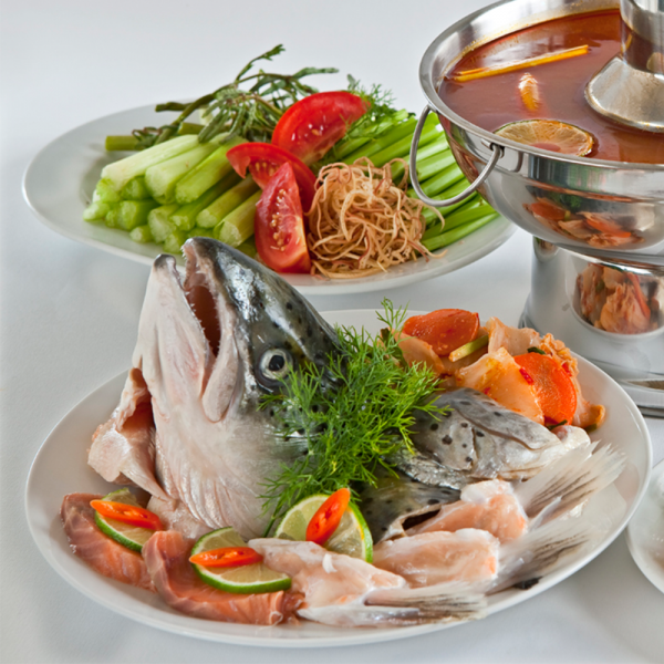 Cách Nấu Lẩu Cá Hồi Thơm Ngon Đậm Vị