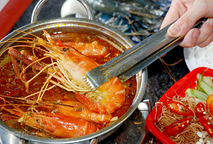 Hướng Dẫn Chi Tiết Cách Nấu Lẩu Tôm Càng Xanh Chua Cay Đậm Vị