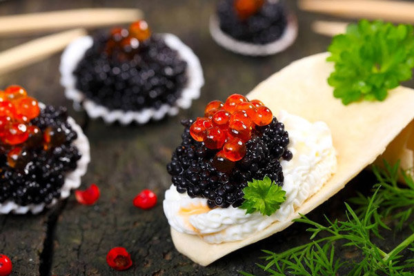 Sushi Trứng Cá Hồi