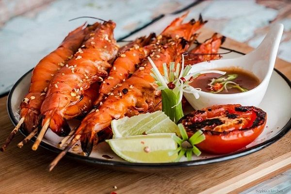 Tôm nướng giúp giảm lượng dầu mỡ, giữ được các chất dinh dưỡng