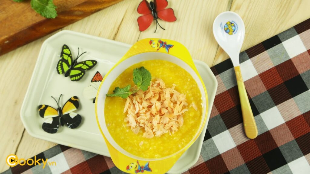 Công thức làm cháo cá hồi bí đỏ