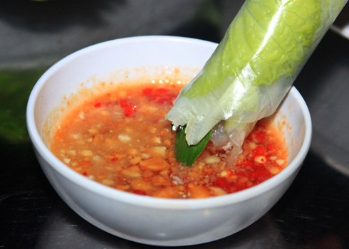 Điều chỉnh gia vị nước chấm theo khẩu vị từng người