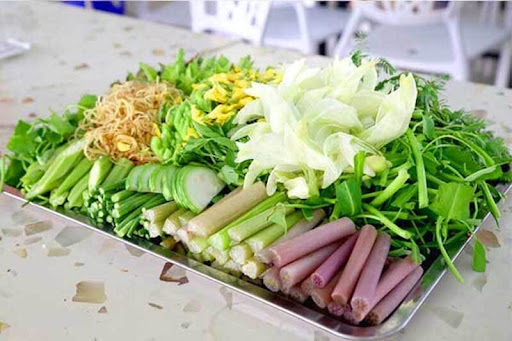 Lẩu Hải Sản Ăn Rau Gì? Bí Quyết Chọn Rau Ăn Lẩu Ngon Nhất