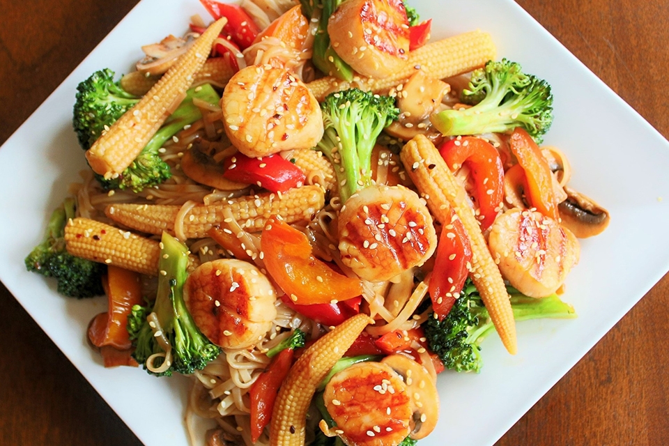 Cồi sò điệp xào rau củ