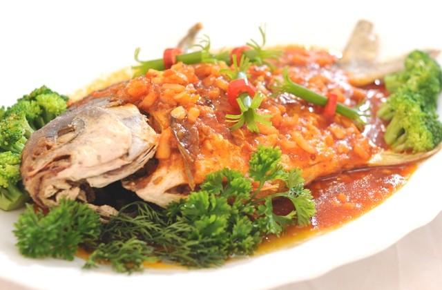 Ăn cá biển sốt cà chua có tốt không?