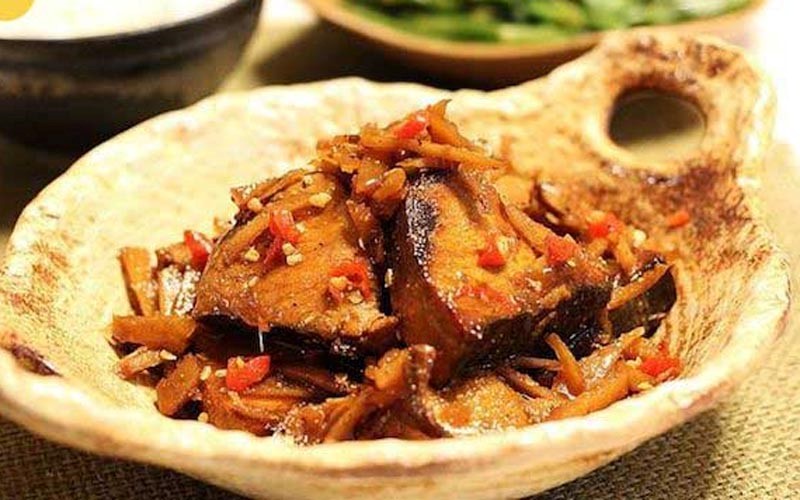Cách làm cá biển kho riềng thơm ngon hấp dẫn